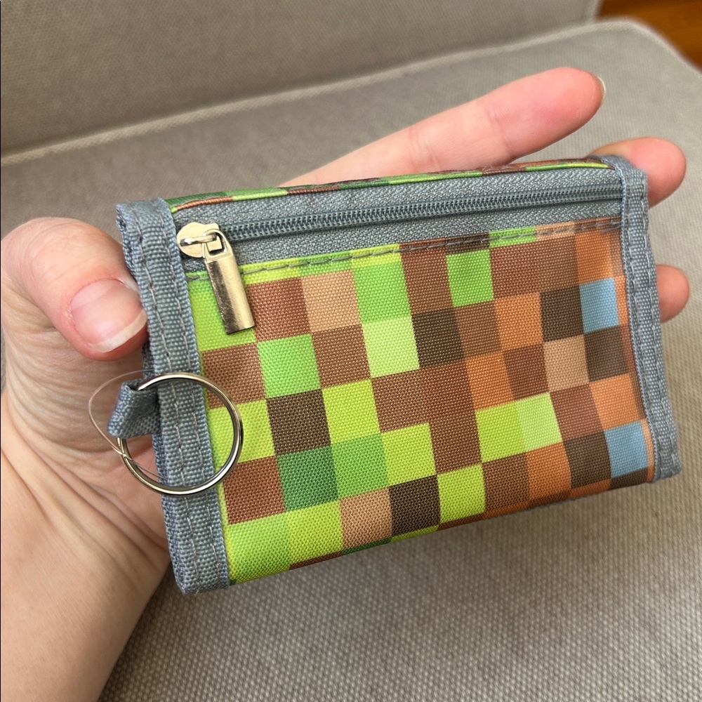 Pixel Pattern Keychain Wallet - Picture 4 of 8